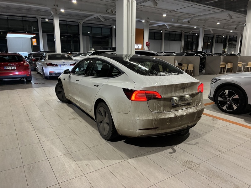 Tesla Model 3 vaihtoauto