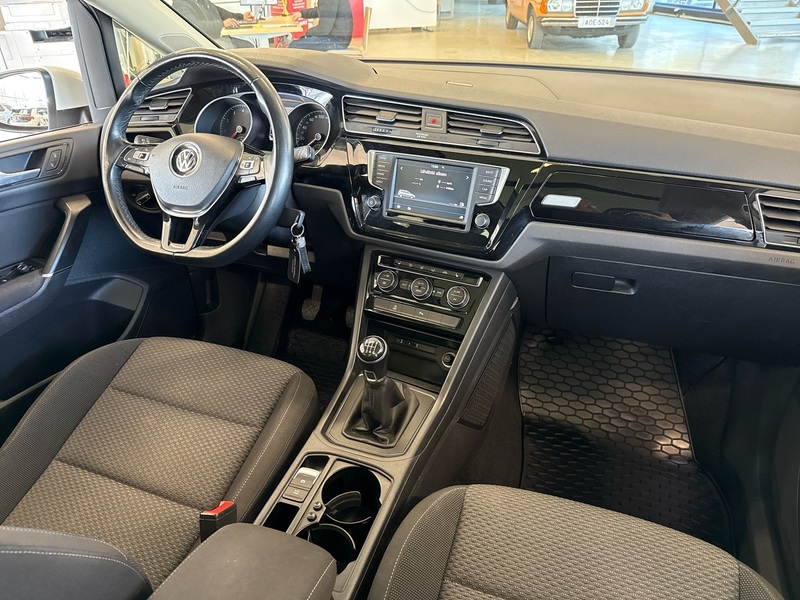 Volkswagen Touran vaihtoauto