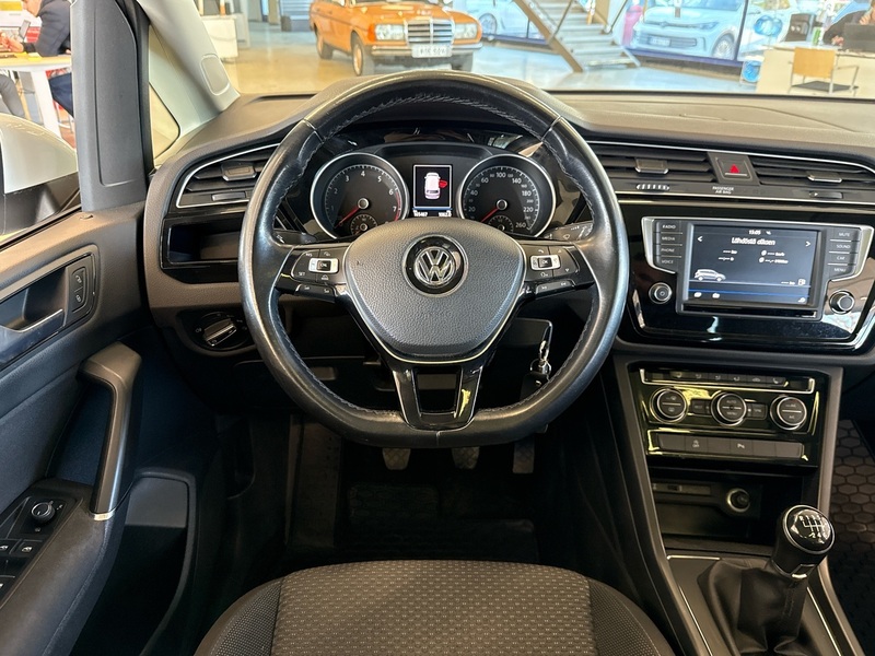 Volkswagen Touran vaihtoauto