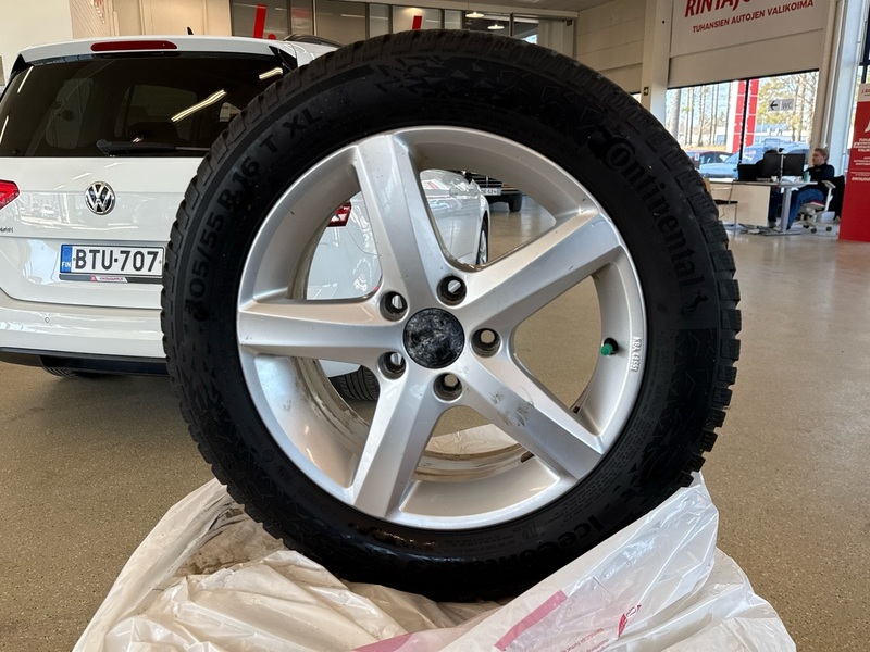 Volkswagen Touran vaihtoauto