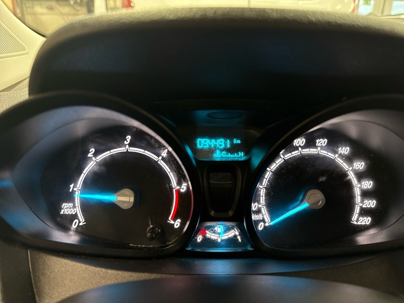 Ford Transit Courier vaihtoauto