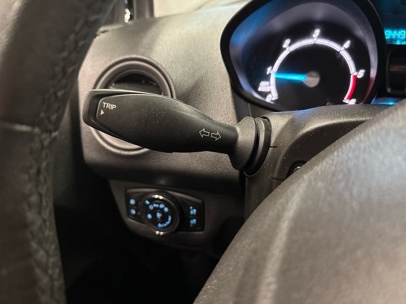 Ford Transit Courier vaihtoauto