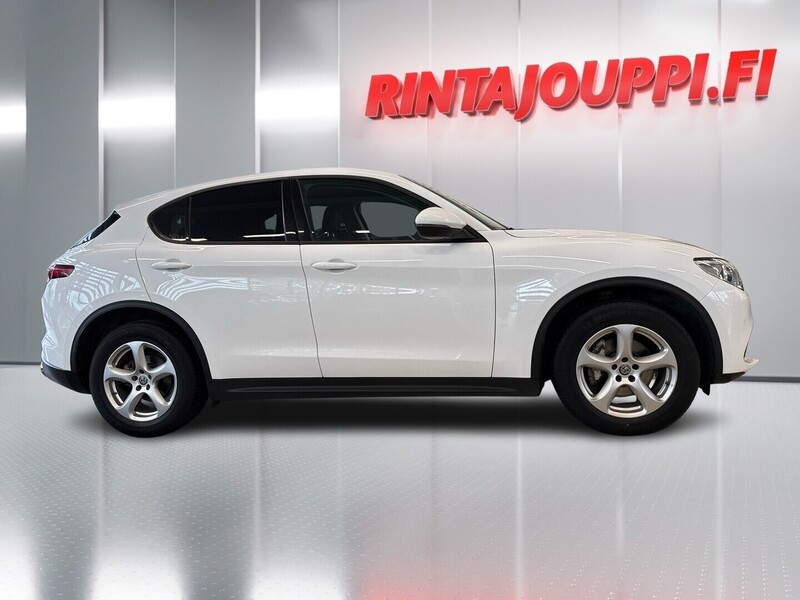Alfa Romeo Stelvio vaihtoauto