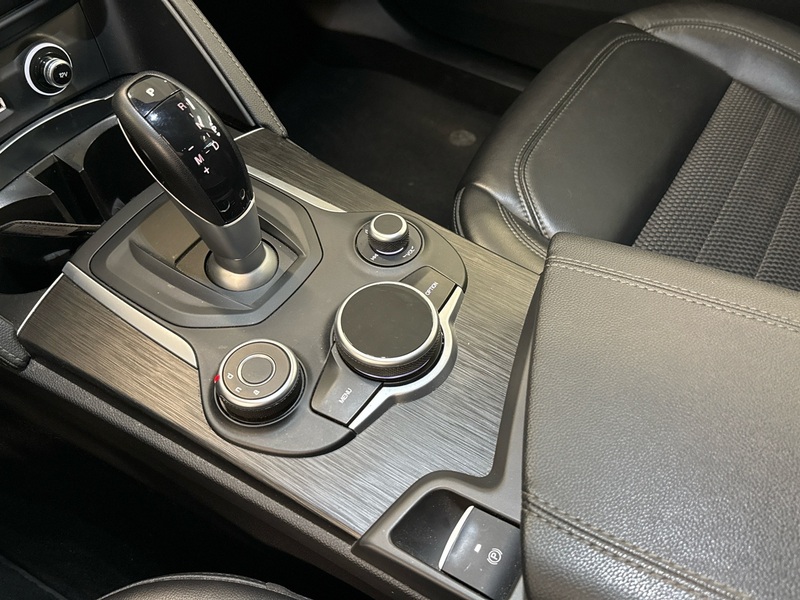 Alfa Romeo Stelvio vaihtoauto