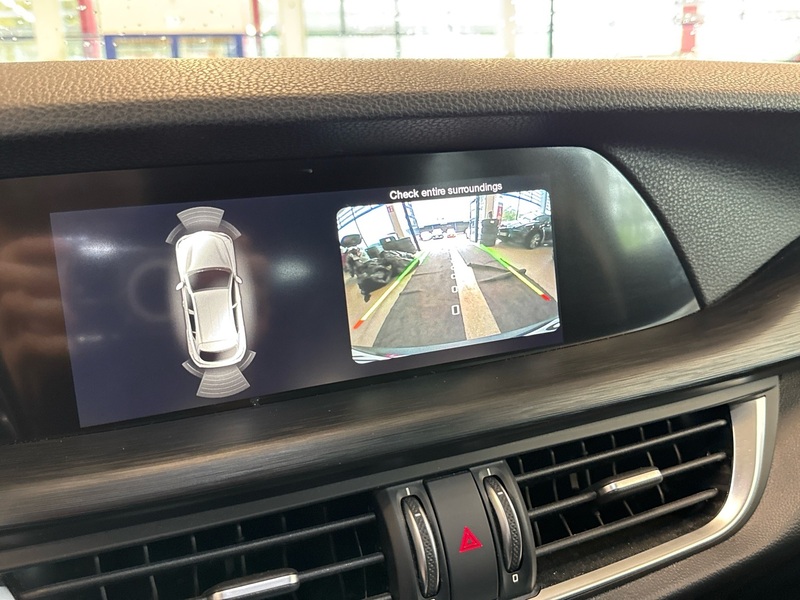 Alfa Romeo Stelvio vaihtoauto