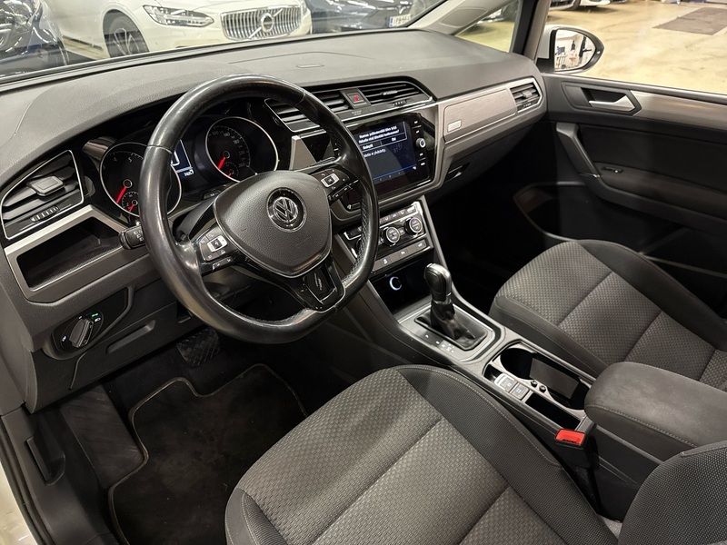 Volkswagen Touran vaihtoauto