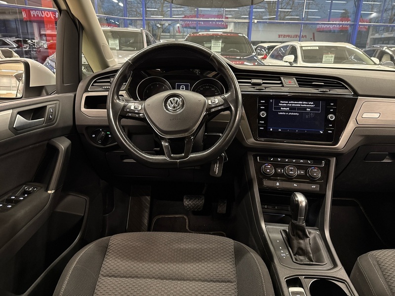 Volkswagen Touran vaihtoauto