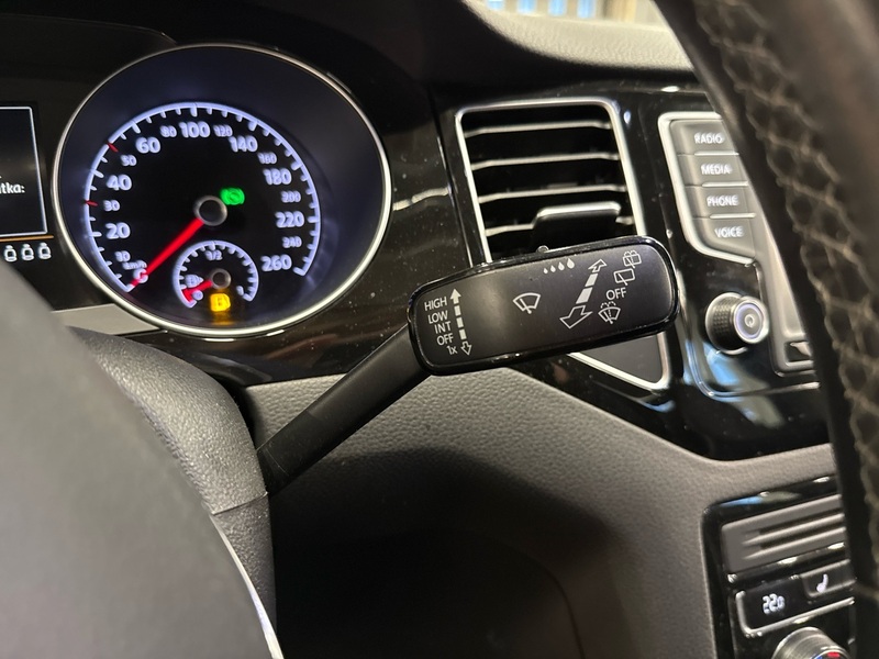 Volkswagen Golf Sportsvan vaihtoauto