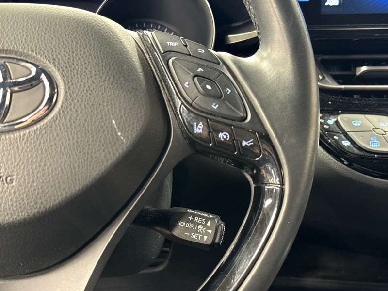 Toyota C-HR vaihtoauto