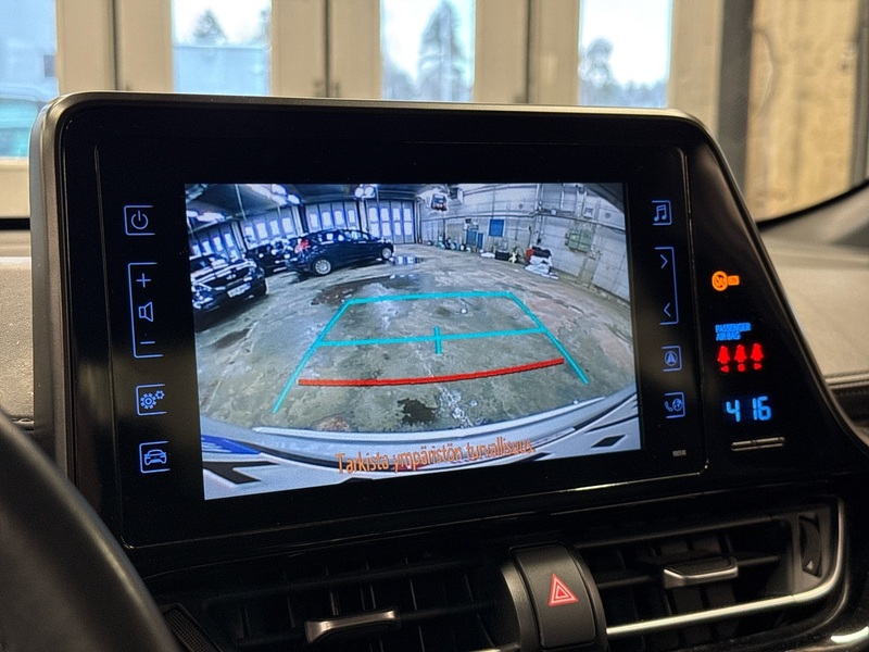 Toyota C-HR vaihtoauto