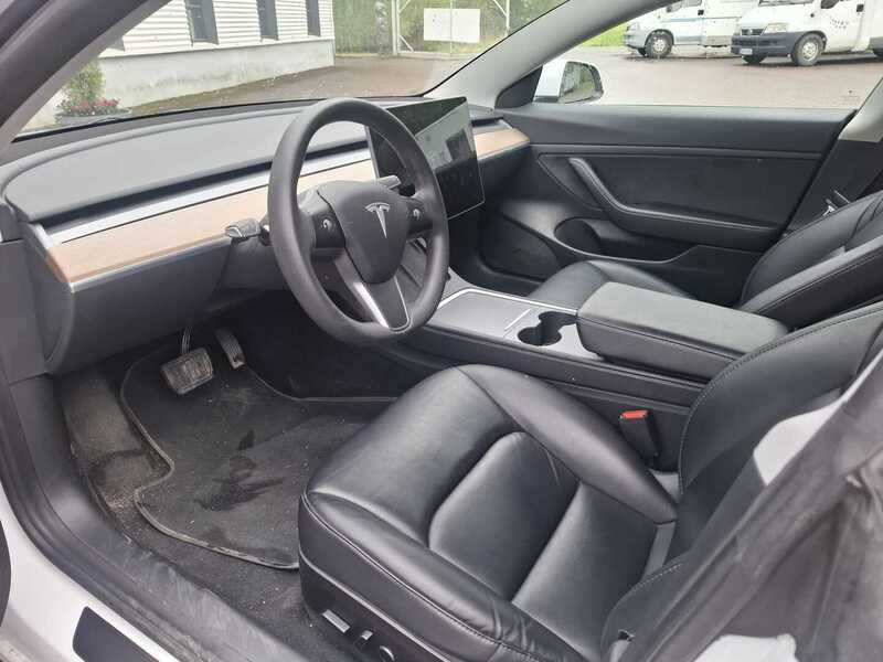 Tesla Model 3 vaihtoauto