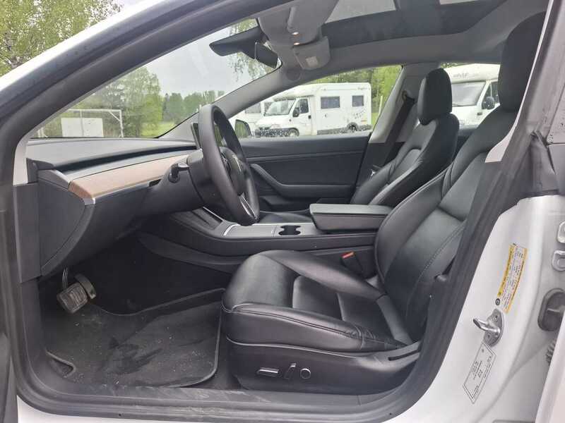 Tesla Model 3 vaihtoauto
