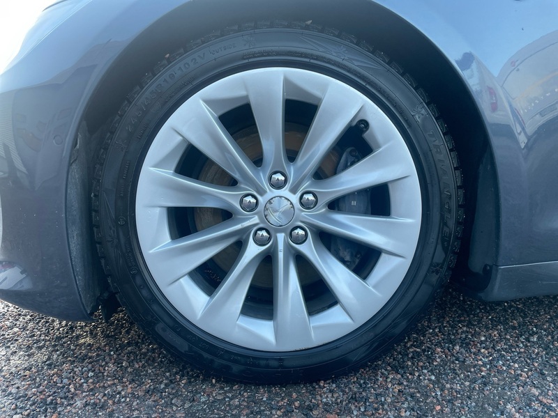 Tesla Model S vaihtoauto