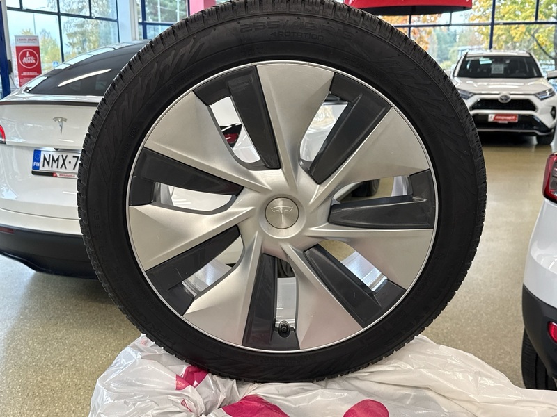 Tesla Model Y vaihtoauto