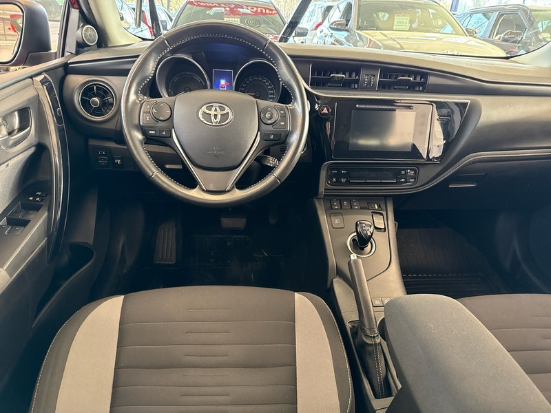 Toyota Auris vaihtoauto