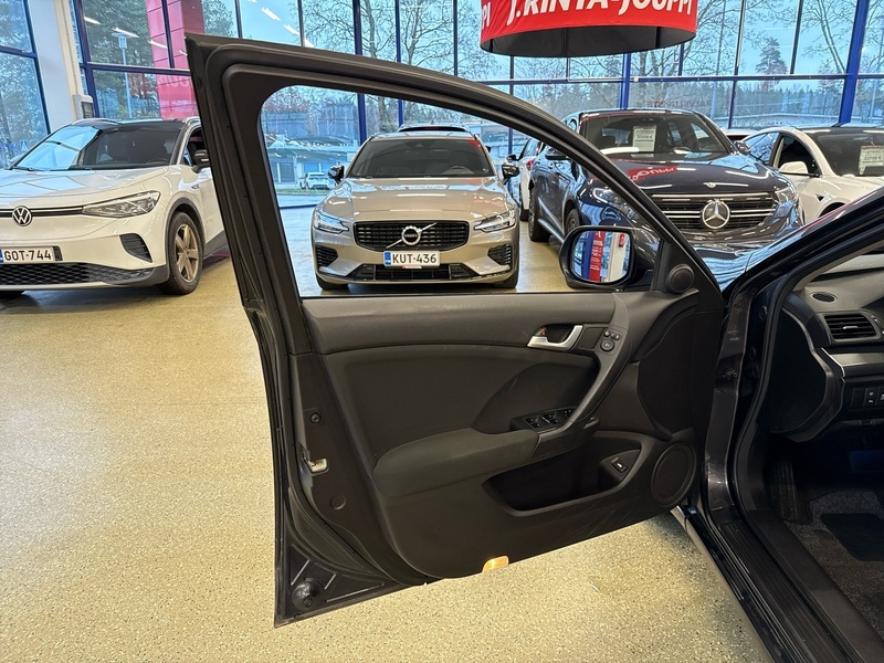 Honda Accord vaihtoauto