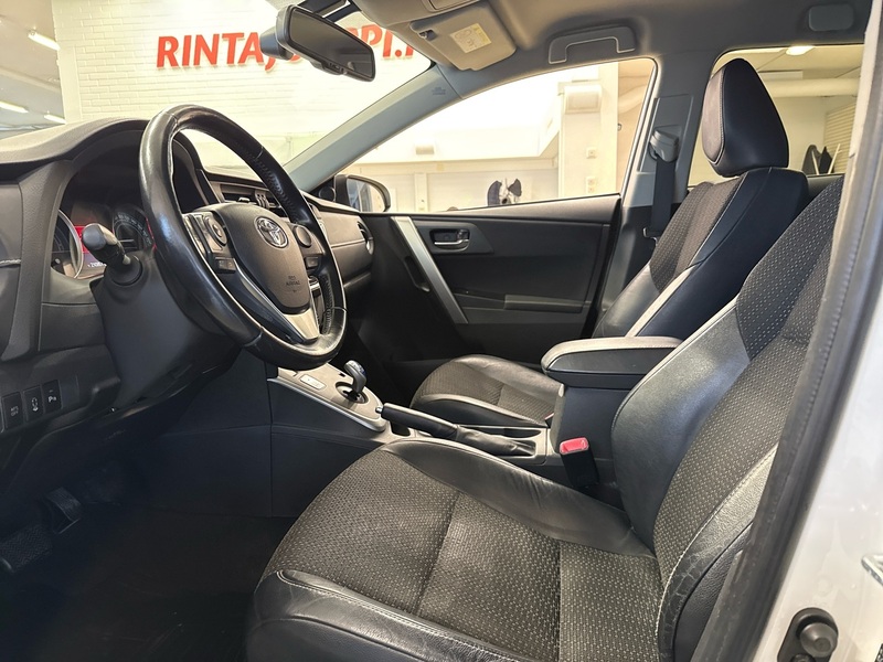 Toyota Auris vaihtoauto