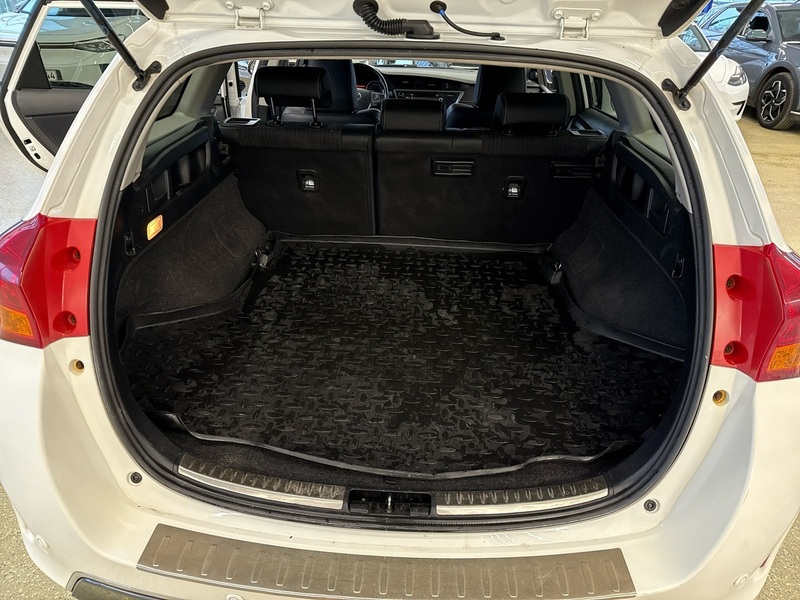 Toyota Auris vaihtoauto