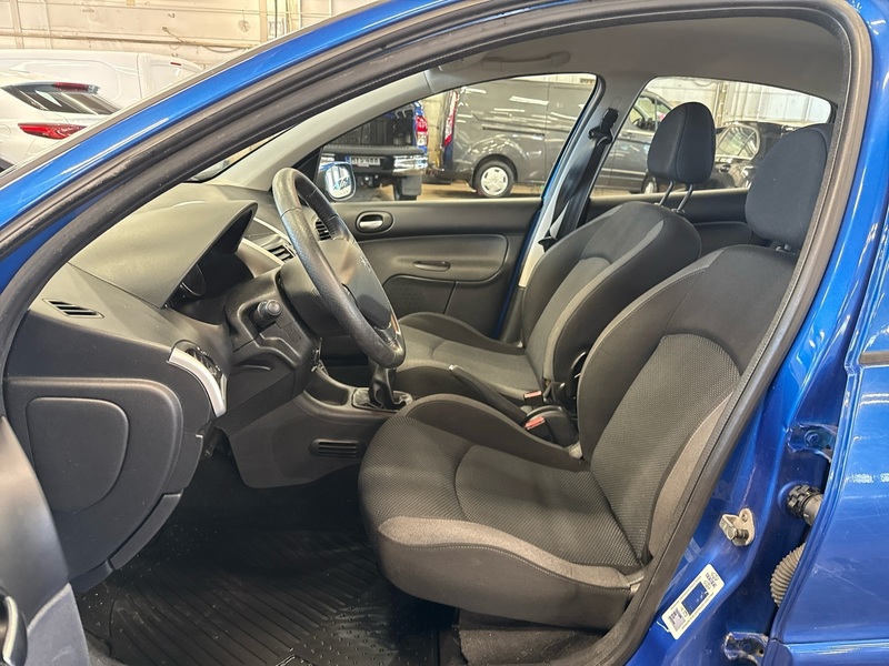 Peugeot 206 + vaihtoauto