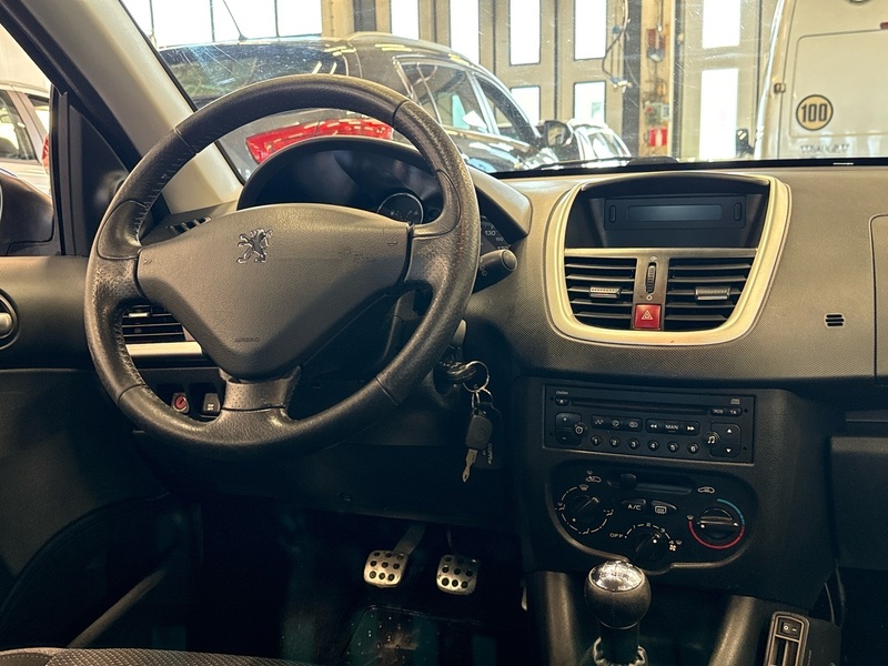 Peugeot 206 + vaihtoauto