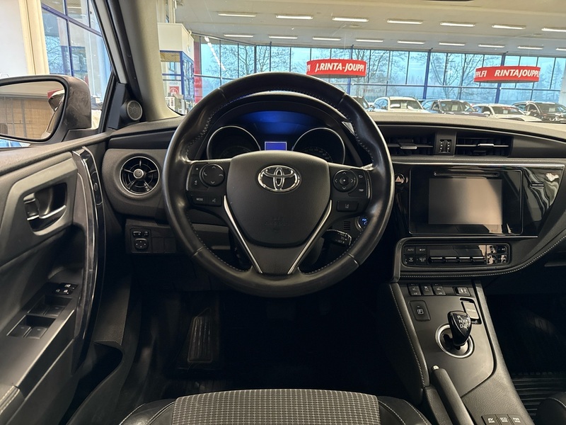 Toyota Auris vaihtoauto