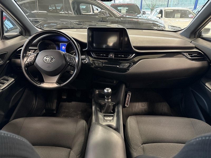 Toyota C-HR vaihtoauto