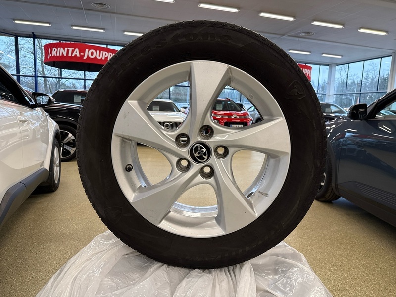 Toyota C-HR vaihtoauto