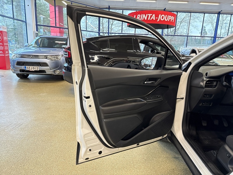 Toyota C-HR vaihtoauto