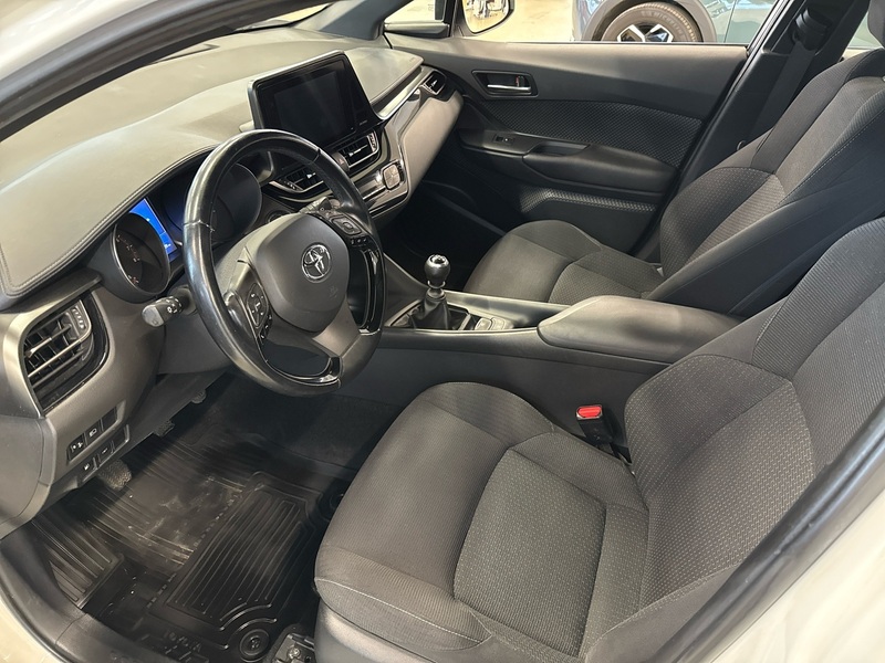 Toyota C-HR vaihtoauto