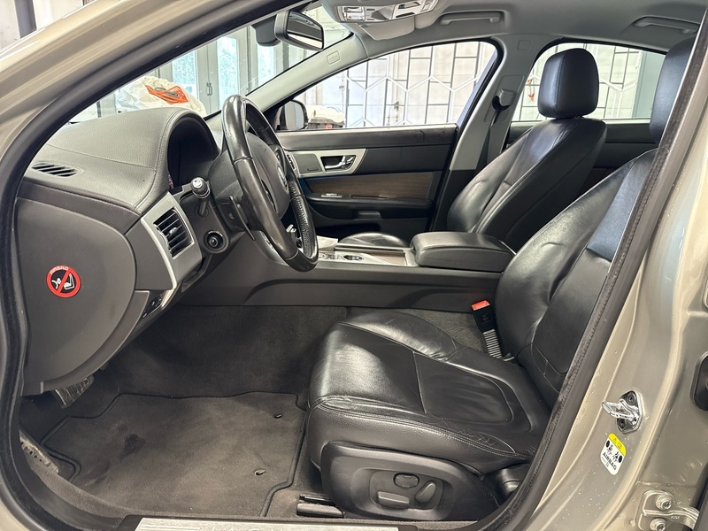 Jaguar XF vaihtoauto