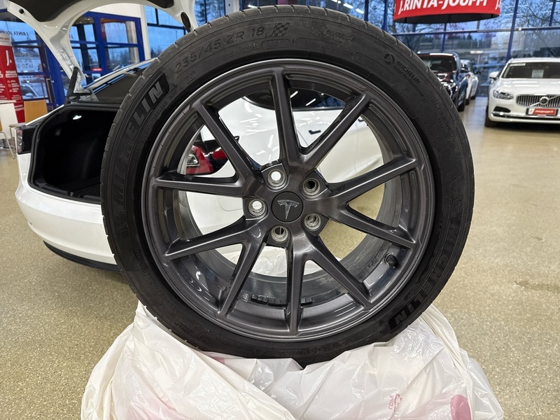 Tesla Model 3 vaihtoauto