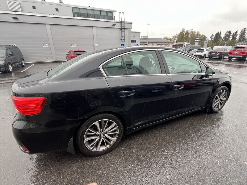 Toyota Avensis vaihtoauto