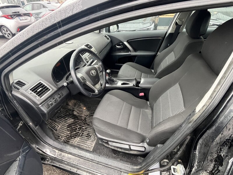 Toyota Avensis vaihtoauto