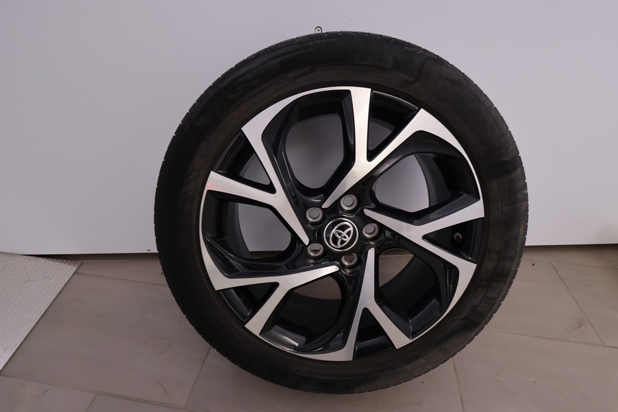 Toyota C-HR vaihtoauto