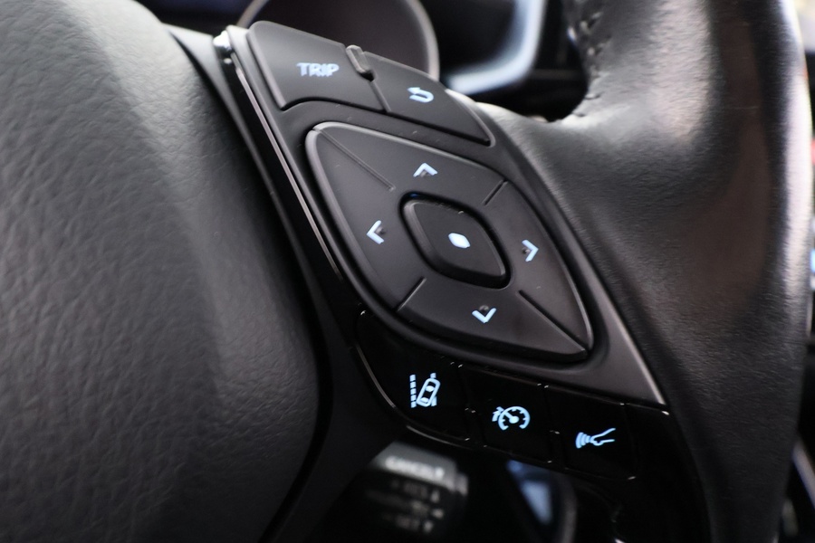 Toyota C-HR vaihtoauto