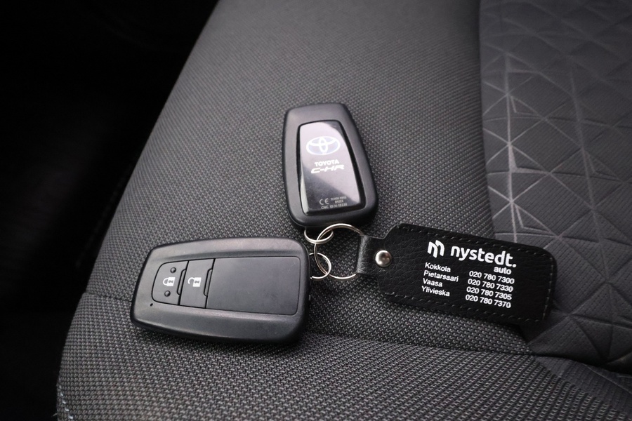 Toyota C-HR vaihtoauto