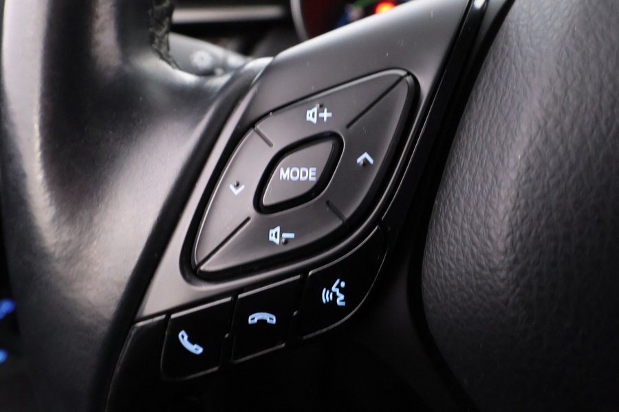 Toyota C-HR vaihtoauto