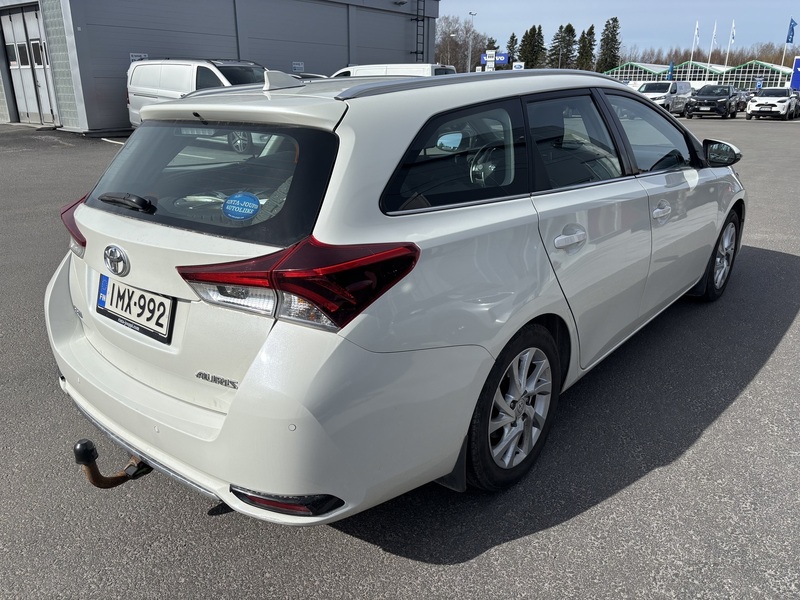 Toyota Auris vaihtoauto