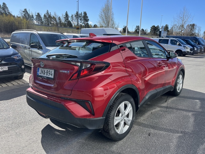 Toyota C-HR vaihtoauto