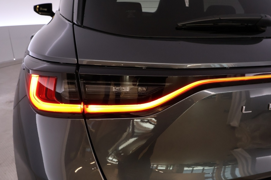 Lexus LBX vaihtoauto