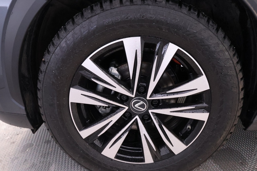 Lexus LBX vaihtoauto