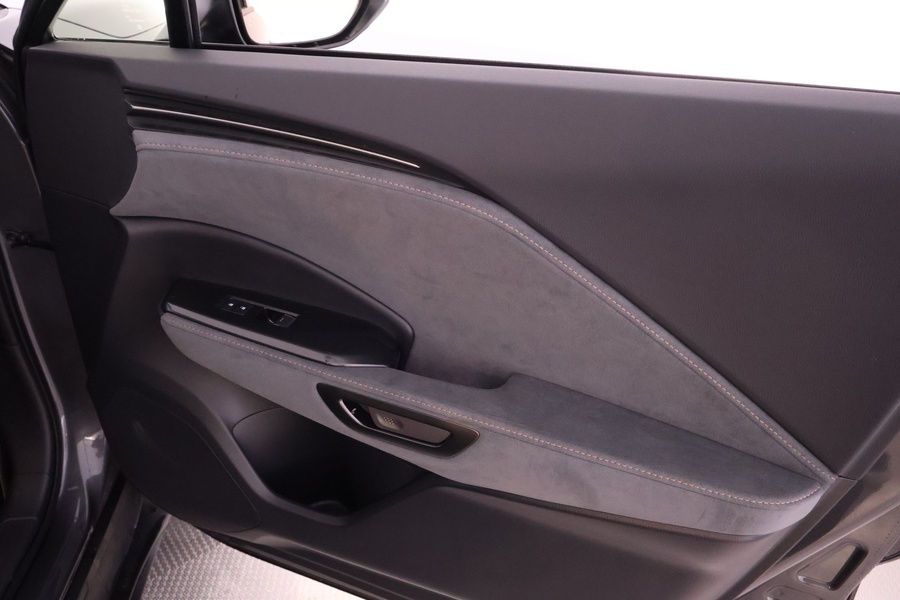 Lexus LBX vaihtoauto