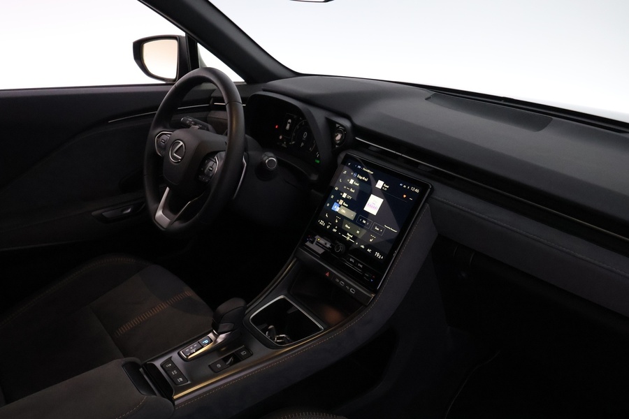 Lexus LBX vaihtoauto