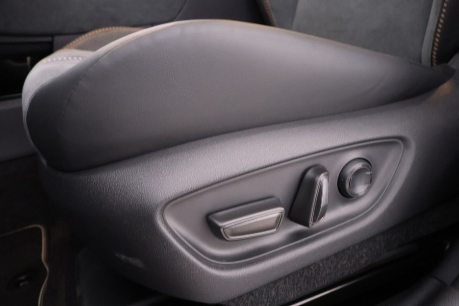 Lexus LBX vaihtoauto