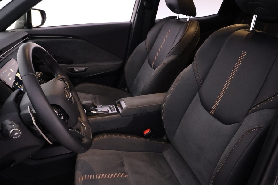 Lexus LBX vaihtoauto