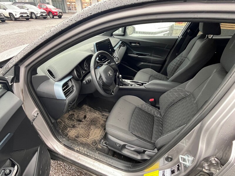 Toyota C-HR vaihtoauto