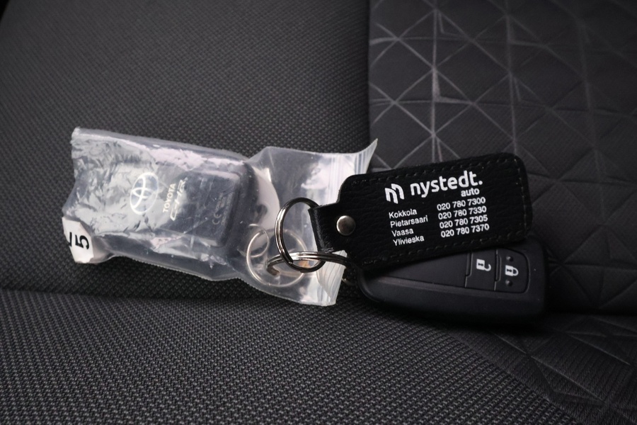 Toyota C-HR vaihtoauto