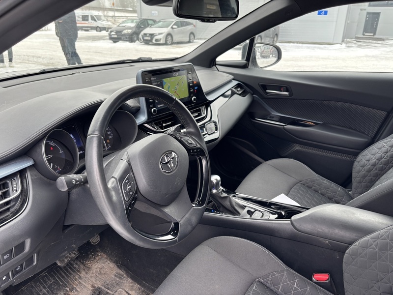 Toyota C-HR vaihtoauto