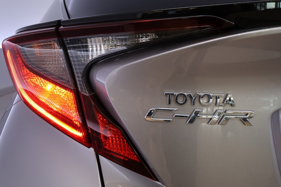 Toyota C-HR vaihtoauto