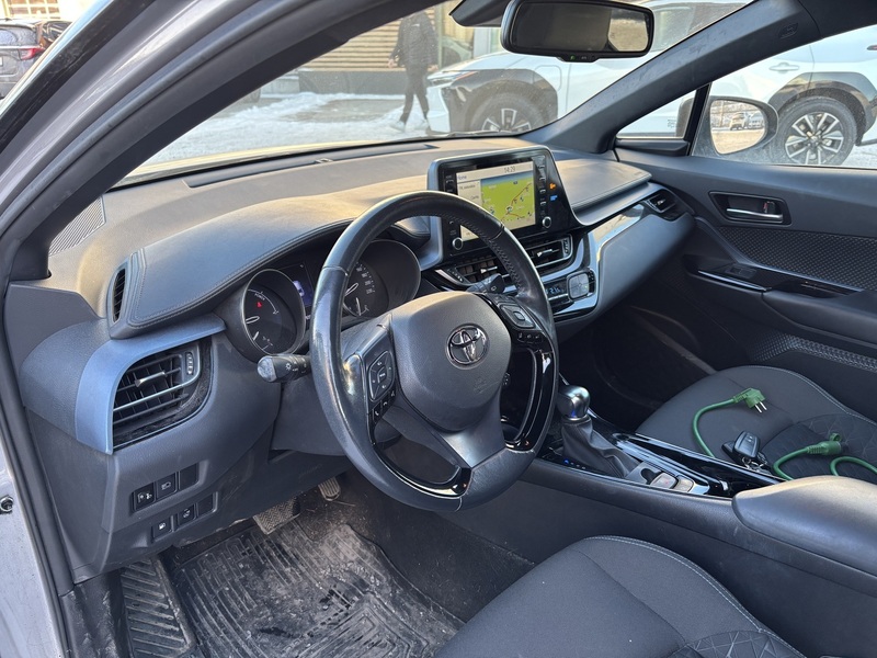 Toyota C-HR vaihtoauto